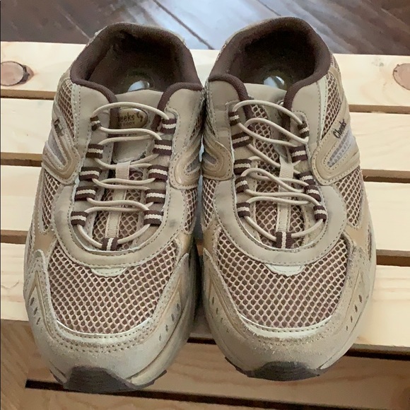 Shoes - Picture 2 of 5